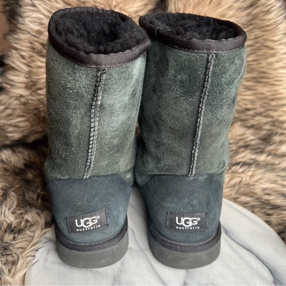 UGG Australia Classic Short Boot - Picture 6 of 14